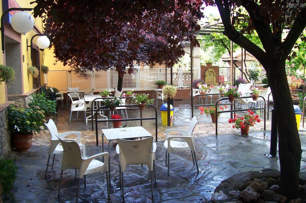 Hostal Restaurante Solaire Castanar de Ibor Exterior photo