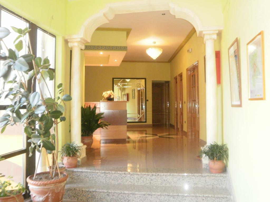 Hostal Restaurante Solaire Castanar de Ibor Exterior photo